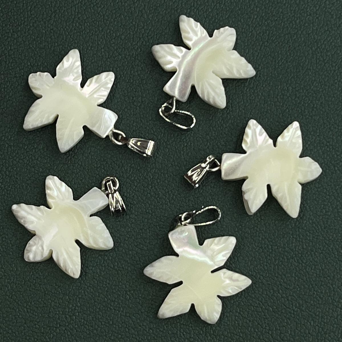 

5Pcs, Natural Shell Mother of Pearl Pendant, Handmade Petal Shape Charms for Jewelry Making DIY Necklace Accessories, Valentine s Day Bulk Gifts 5Pcs/18×18mm білий