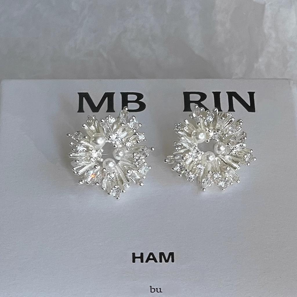 [Frost ear] Korean sunflower geometric pearl stud earrings silver unique earrings trend camellia