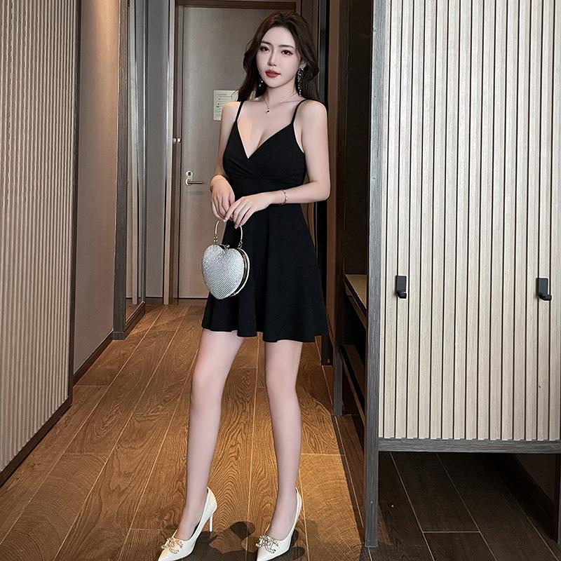 2024 Women's Waist-Hugging Plus Size Sling Dress - Flattering, Slimming, Short Skirt with Large Swing Hem