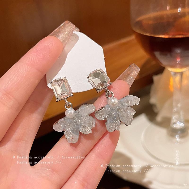 

«Серьги в форме цветка из голубого кристалла с иглой из серебра 925 пробы — универсальный дизайн с цирконием» A1639 серебряный