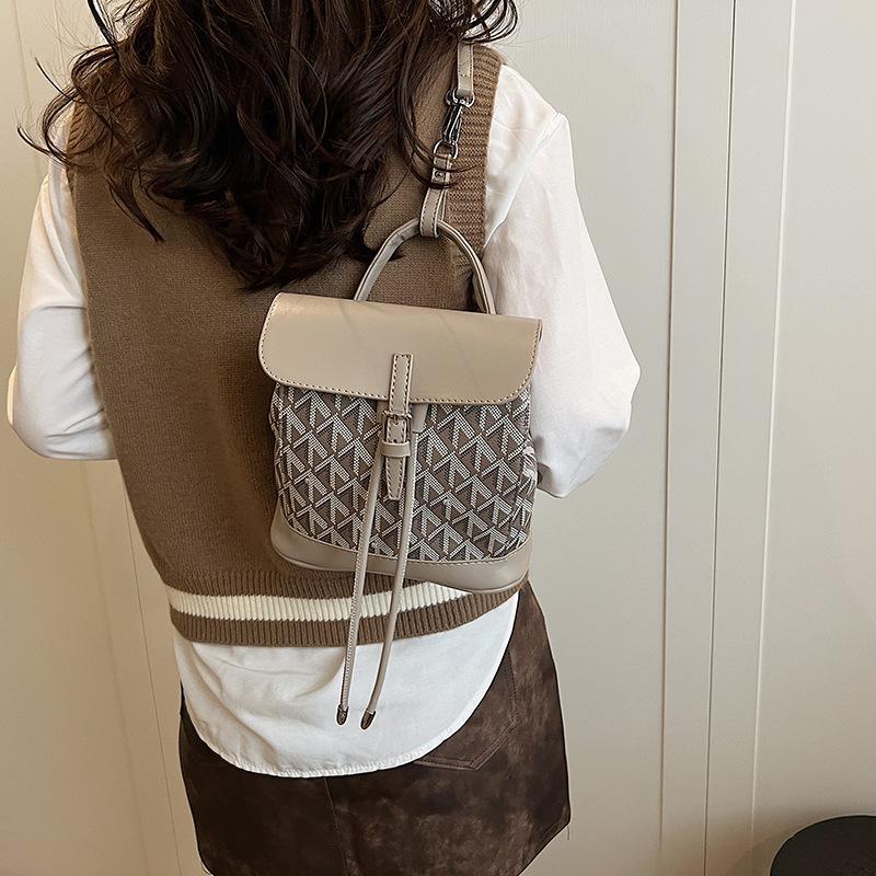 

Autumn and winter retro drawstring bag 2025 new fashion trend backpack women s messenger handbag 19*10*20 хакі
