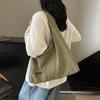 Einfache und große Unterarmtasche Damen einfarbig vielseitige Nischen-Schultertasche Nylon-Textur Pendler-Handtasche