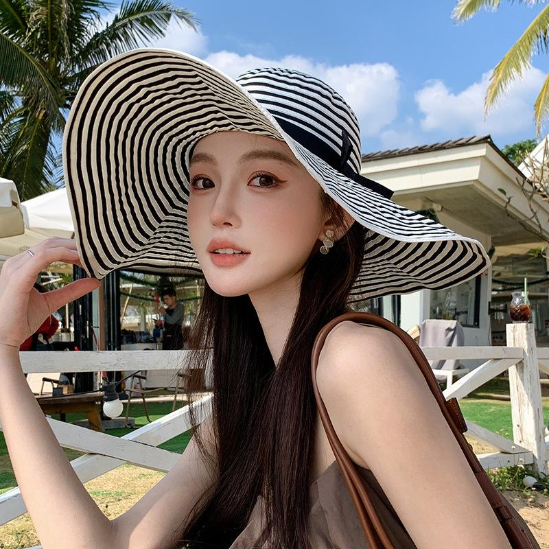 Ladies Summer Sun Hat Foldable Striped Vintage Large Brim Elegant Sunscreen Sun Hat Seaside Beach