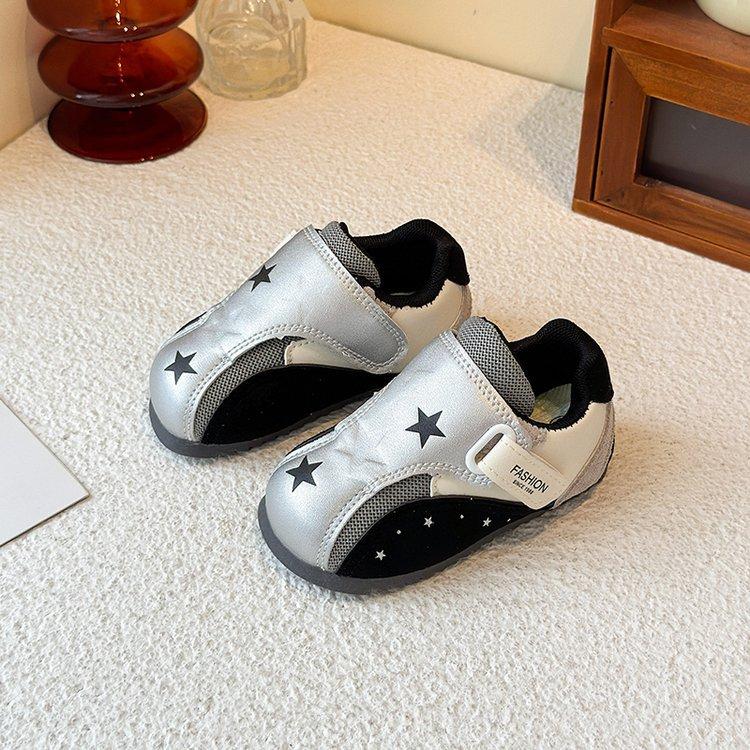 

Girls shoes 2025 new autumn children s casual versatile board shoes soft-soled sports moral training shoes girls middle-aged and older children 36 yards inner length about 21.8CM чорний