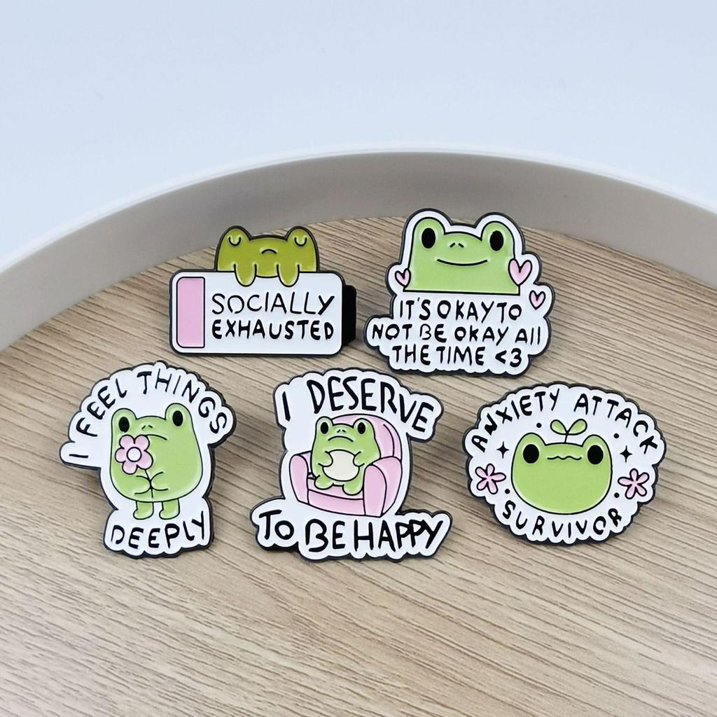 Charming Frog Brooch: Creative English Letter Metal Badge for Bags
