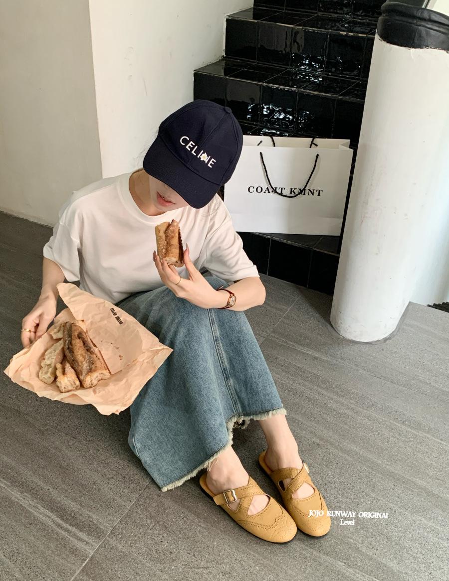 

2025 лето новый нишевый ретро гравированный баотоу полушлепанцы полушлепанцы круглый носок крестообразный ремешок ленивые крутые шлепанцы 39 имбирный