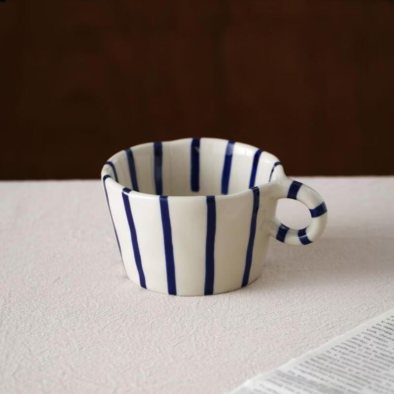

OLOEY Japanese Hand-Painted Ceramic Mug