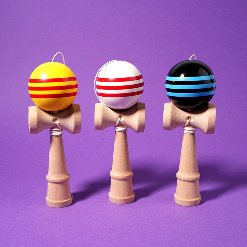 Traditionelles Kendama-Geschicklichkeitsspielzeug aus Holz für Kinder