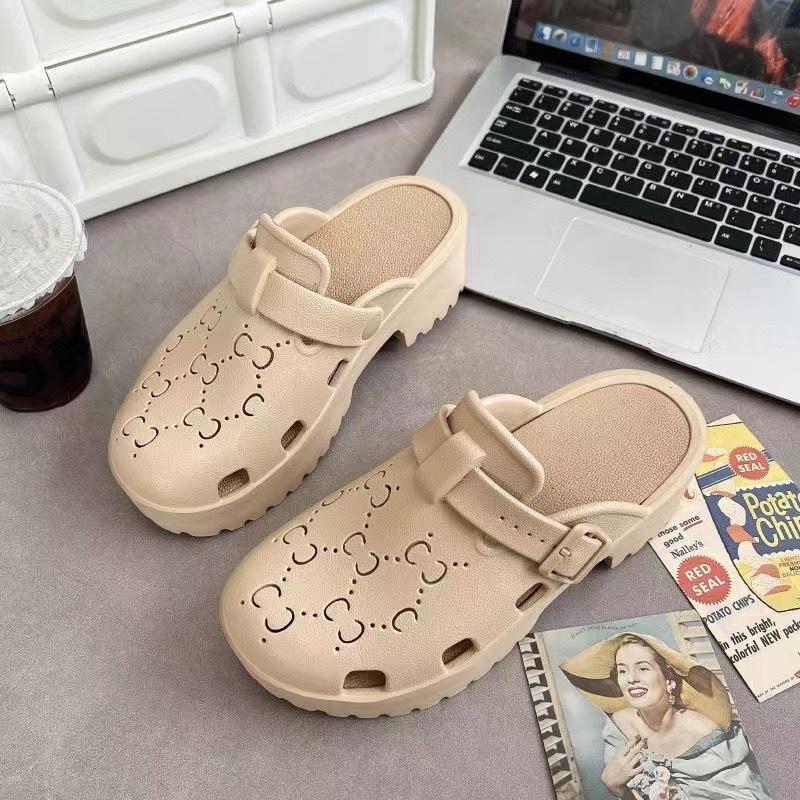 Neue rutschfeste erhöhende Hausschuhe Damen Vier-Jahreszeiten Outdoor-Bekleidung Trendige Mode Sandalen Taschenkopfschuhe atmungsaktiv