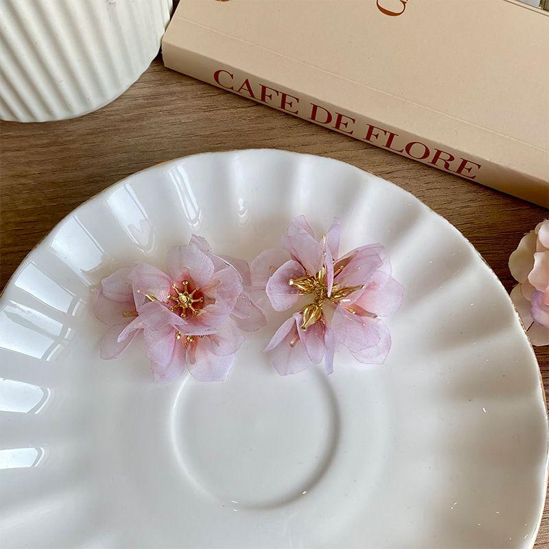 

[My Face Is round] Sweet Girl Gentle Flower Earrings Petal Stud Earrings Niche Design Delicate Earrings Female Pink flowers