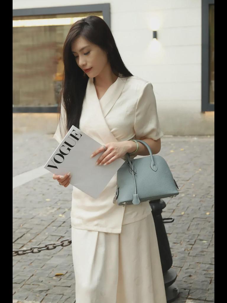 Classic Cowhide Bowling Handbag 2025 - Simple, Versatile Shell Messenger Bag