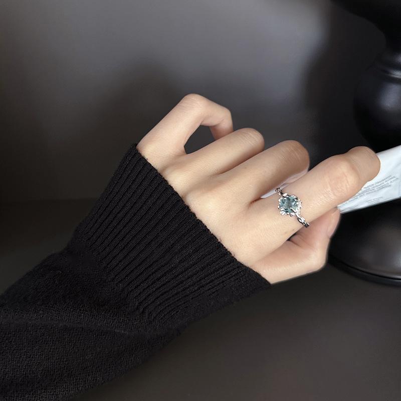 Art Deco Geometric Ring Shaped Glitter Diamond Star Love Fine Ring Female Delicate Stacking Commuting Versatile Finger Ring Zirconia Setting