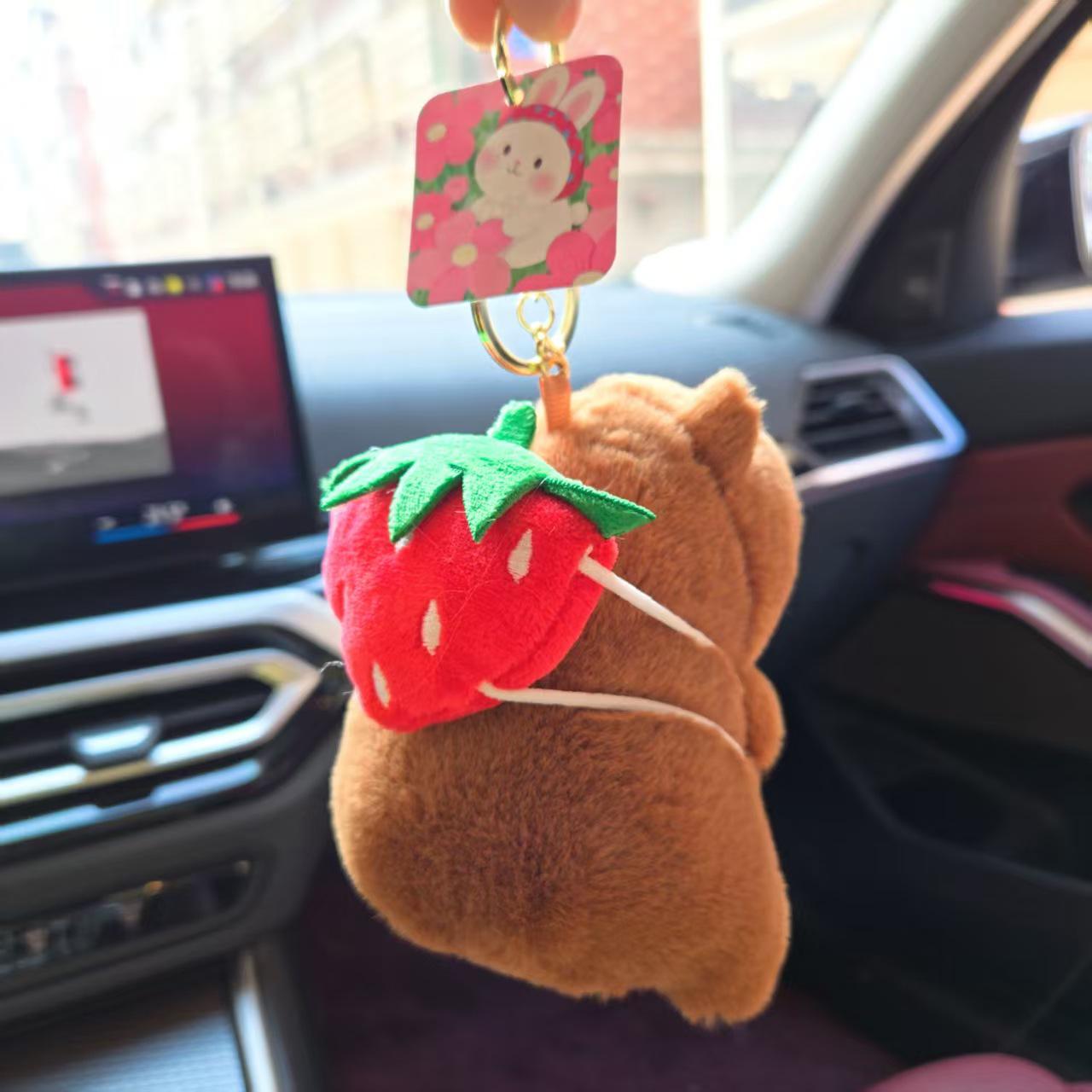 

Плюшевый брелок-капибара - Милая маленькая подвеска-кукла Metal Buckle + Tag