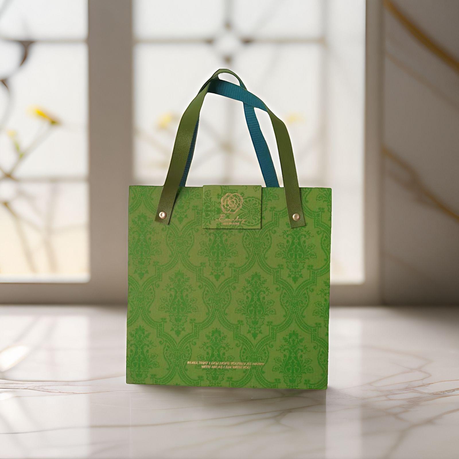 Festive Green Gift Box for Weddings, Business Events, and More