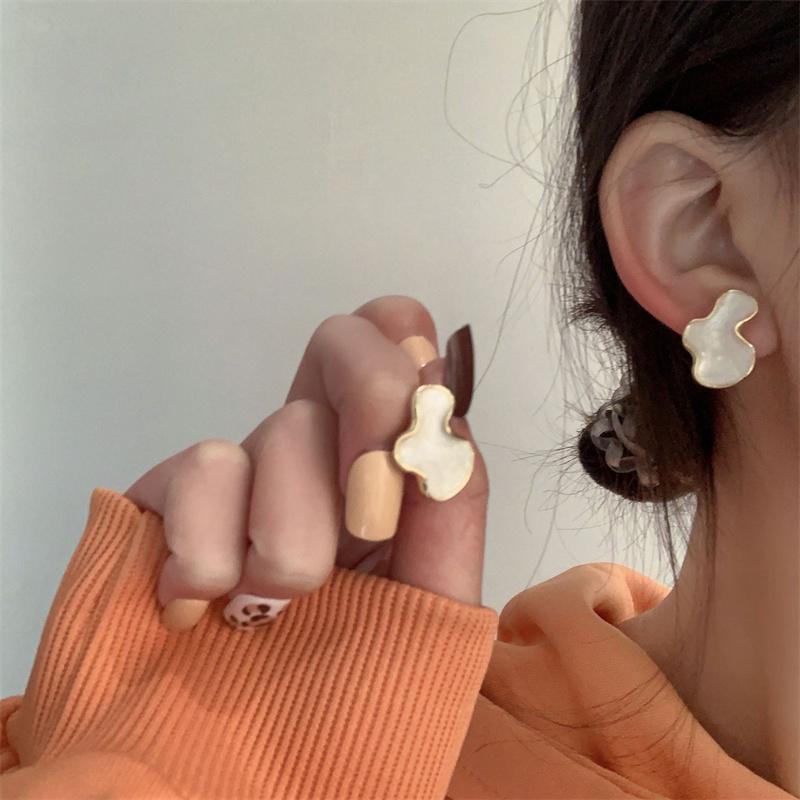 

White Cloud Earrings Trendy Asymmetric Earrings Temperament Versatile Earrings