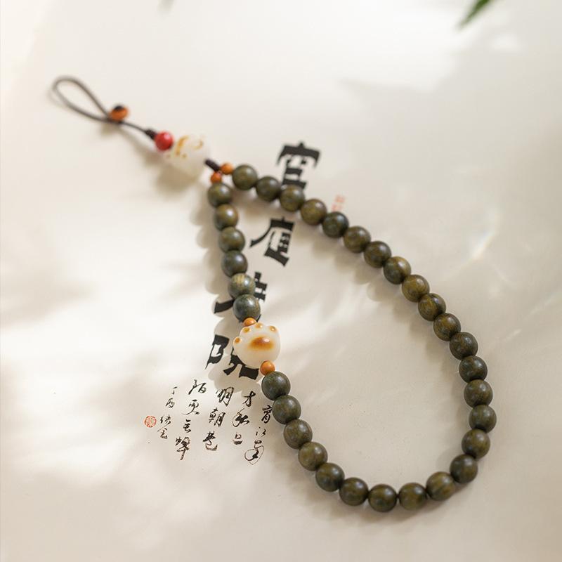 

Natural green sandalwood phone lanyard with cute charcoal-burned cat paw pendant, creative artistic accessory for women Natural Green Sandalwood