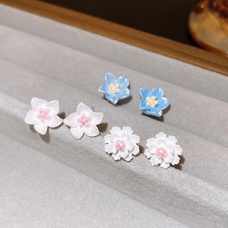 Small Fresh Resin Flower Earrings for Women Simple  Fashion Cute Camellia Stud Earrings Mini White Pink Blue Jewelry
