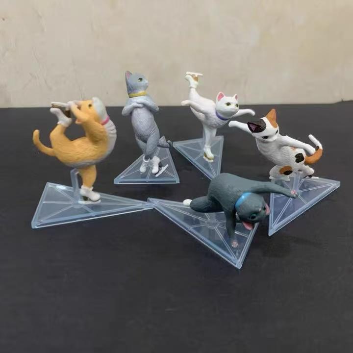 Skating Cat Gashapon Toys Grey Orange Calico Creative Lovely Figure Model Decoration Ornaments Cat Toys