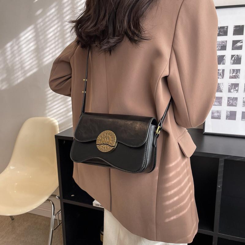Small Retro Fashion Shoulder Bag Urban Minimalist Style Pu Material Crossbody Bag