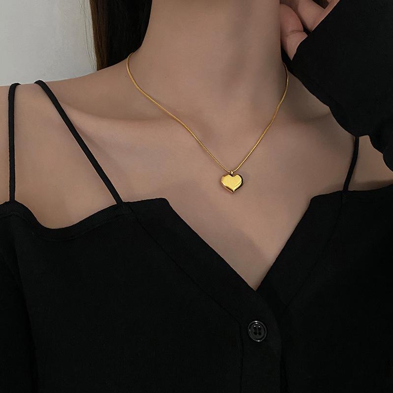 Smooth Love‑Pendant Titanium‑Steel Collarbone Chain, Simple Light‑Luxury Niche Versatile Heart‑Shaped Women Necklace
