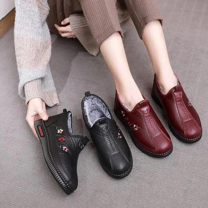 Top quality mom winter sneakers with fur loafer Shoes waterproof ankle oxford shoes womens slip on plush sneaker