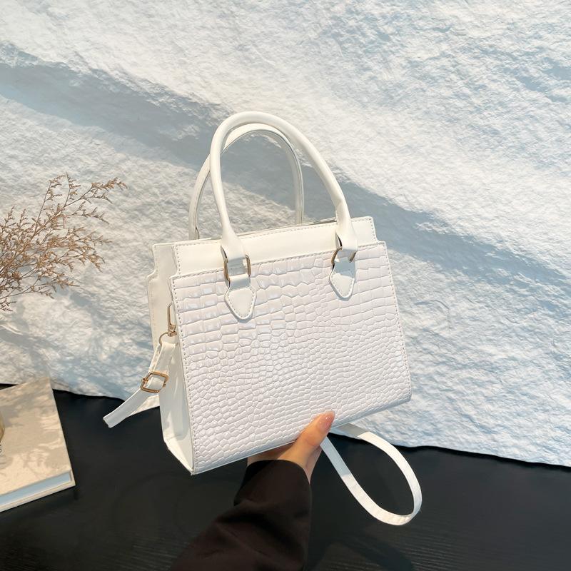 

New Highend Fashion Style and Fashionable Large Capacity Handbag for Autumn Casual Commuting Bag Niche Trend Simple Tote Bag