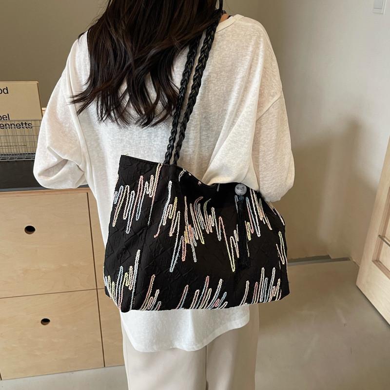 Large Capacity Fashionable Tote Bag For Women With Stylish Design And Versatile Use In Black Beige Yellow Blue And Pink