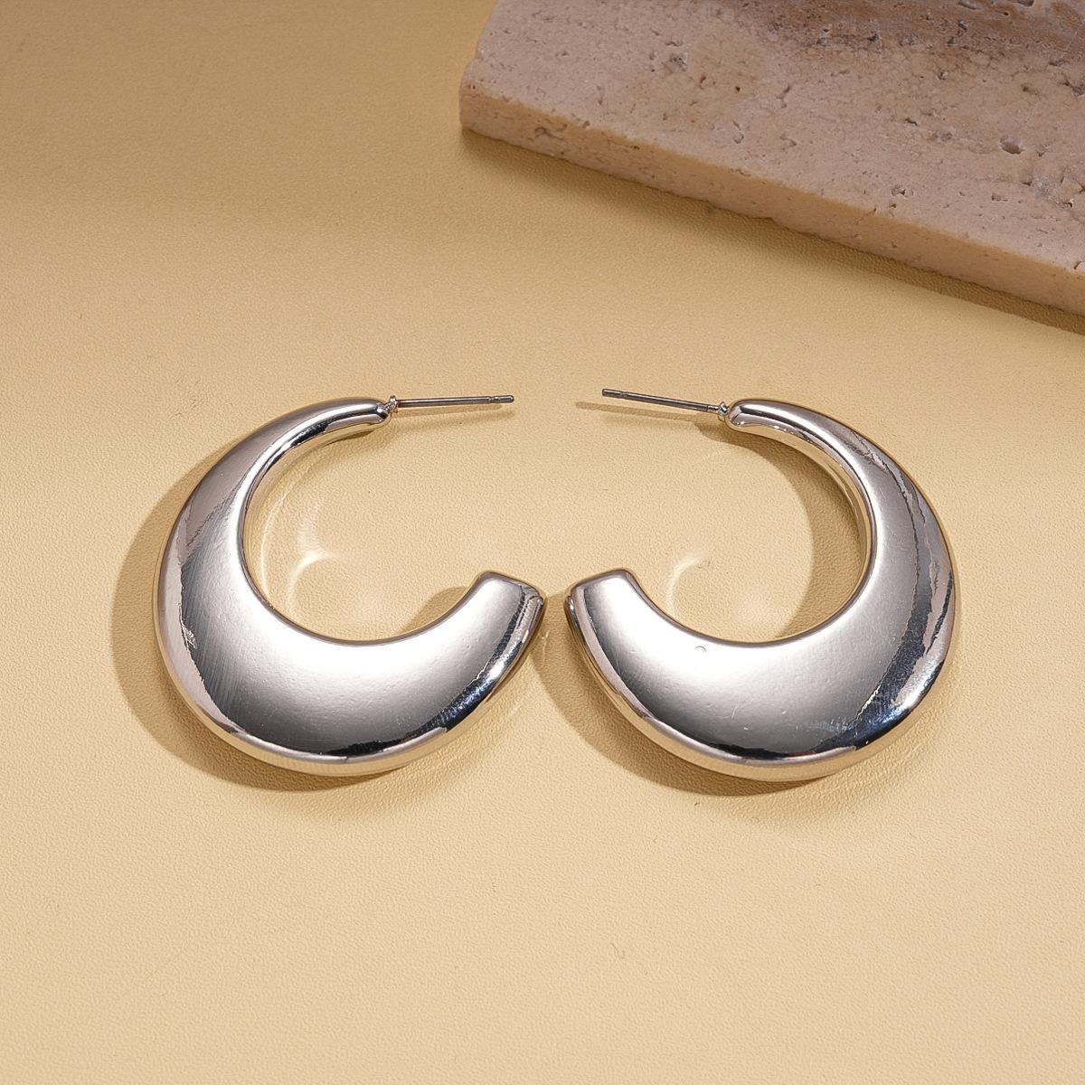 

Smooth geometric C-shaped steel needle stud earrings, simple and environmentally friendly earrings