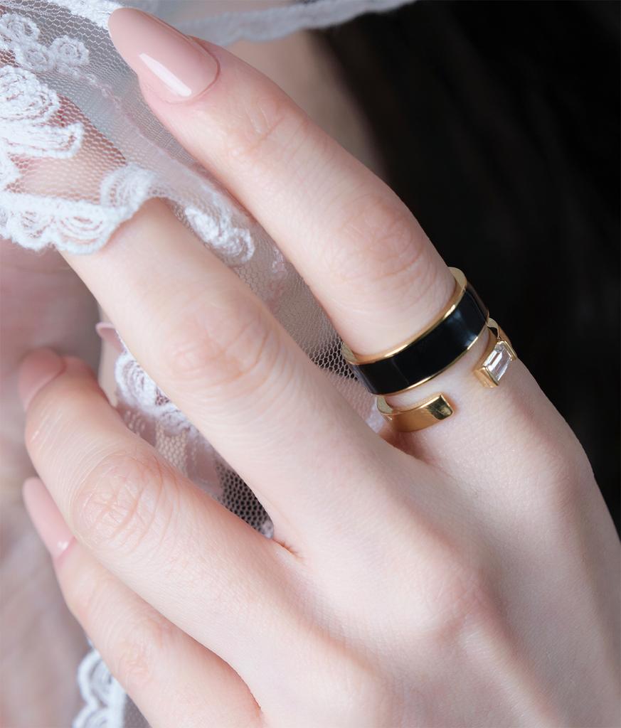 Reve Baguette Q Layered Epoch Ring Black