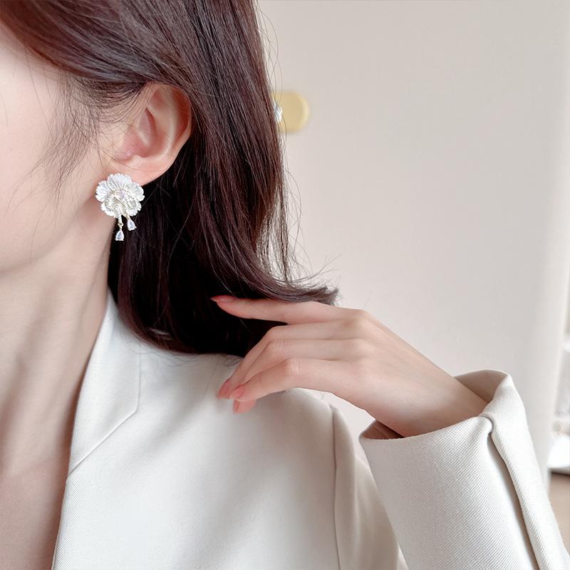 Women's Light Luxury Design Elegant Flower Droplet Tassel Earrings Fashionable And Versatile Niche Design Earrings