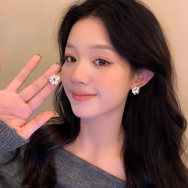 Boucles d'oreilles d'été Fleurs douces: Clous d'oreilles polyvalents haut de gamme avec aiguille en argent 925