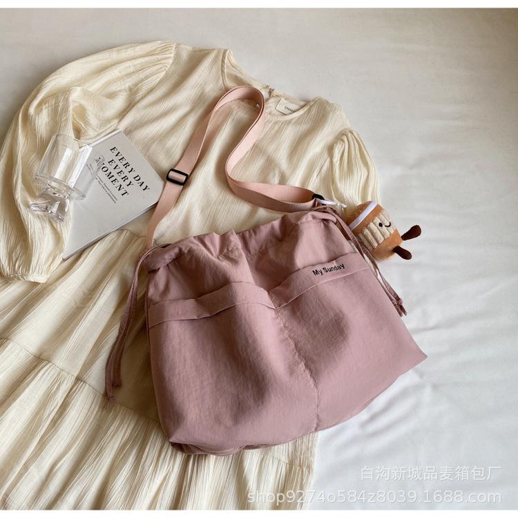 

Korean version of the original canvas tote bag niche design large capacity versatile shoulder bag class attendance play messenger bag розовый