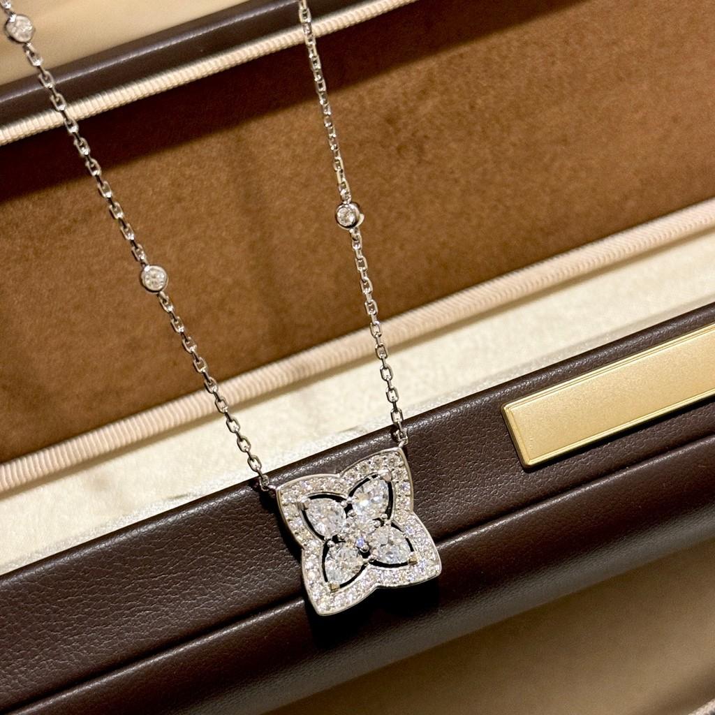 

Lotus series starry sky necklace with 925 pure silver inlay process and 18k thick gold electroplating