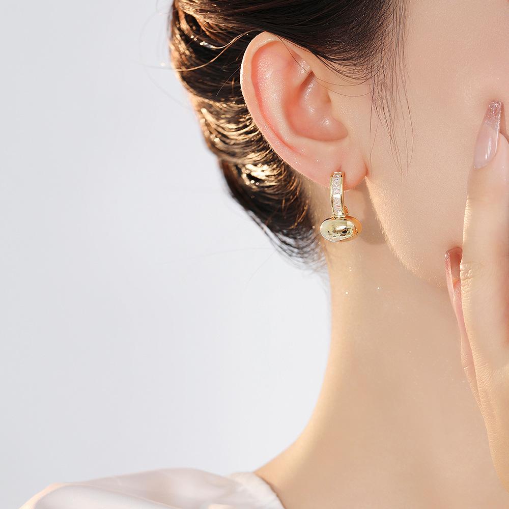 Zircon Doudou Earrings, High-End Light Luxury Earrings, Simple Temperament Niche Earrings.