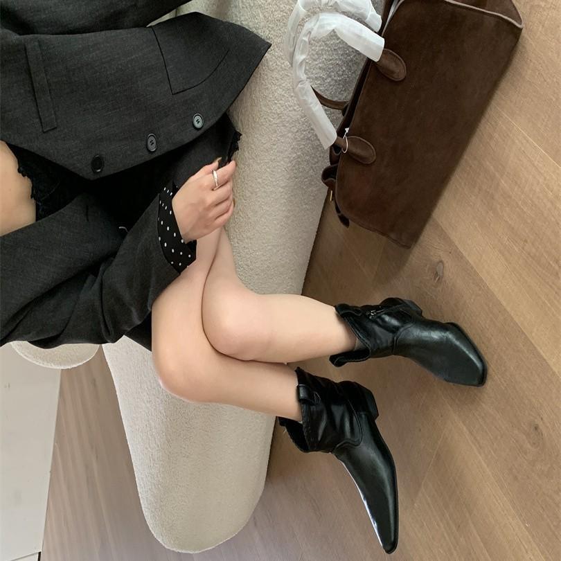 Stiefel Winter 2025 neue spitze V-Ausschnitt Westernstiefel Französische Retro Leder Blockabsatz Kurzstiefel