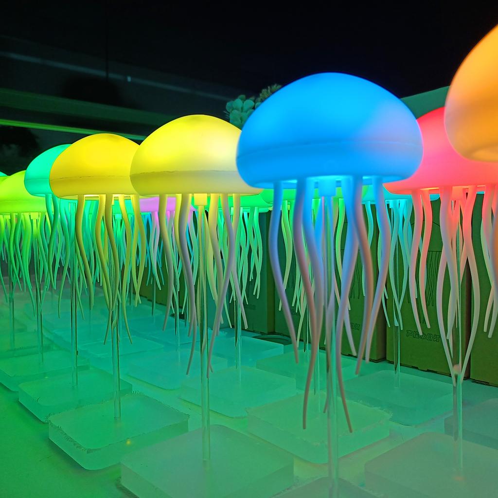 LED Jellyfish Lamp with Base Gradient Jelly Fish Light Rechargeable Jellyfish Dancing Leg Light for Bedrooms Living Room