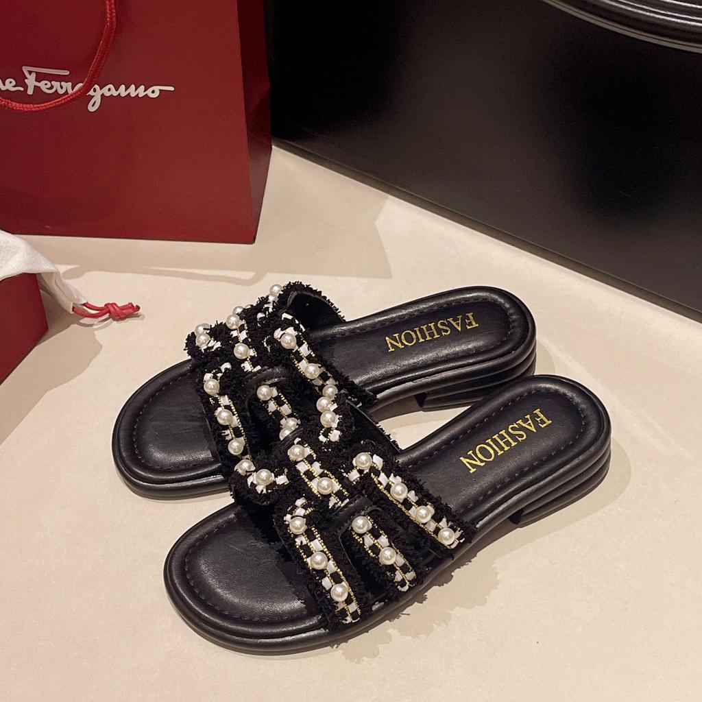 2025 Summer New Xiaoxiangfeng Pearl Slippers Women's Wear Flat Bottom One-word Drag Versatile Beach Sandals with Skirt