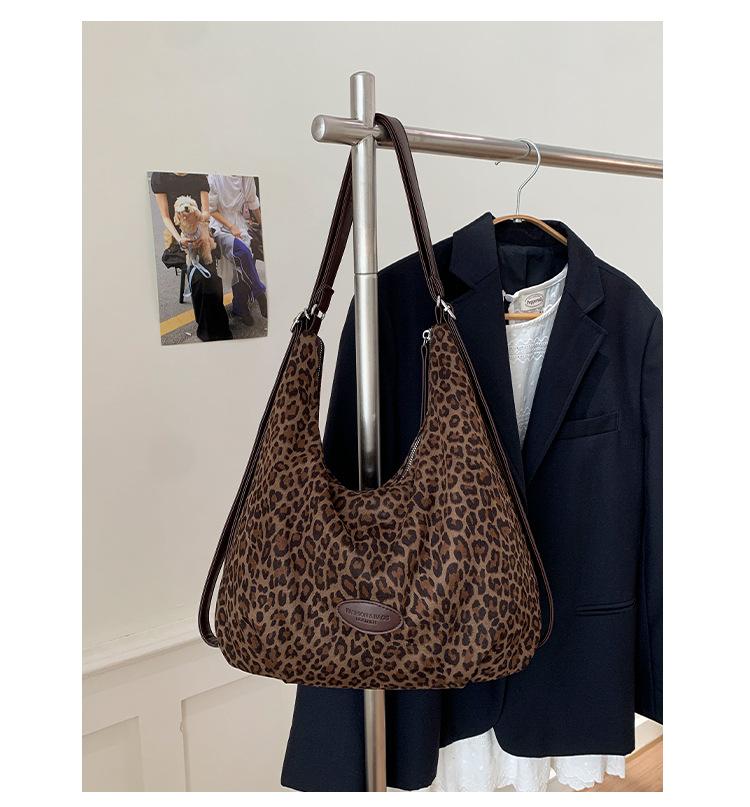 

Модный ретро рюкзак женский 2025 новый большой вместимости сумка-тоут с леопардовым принтом дорожная сумка через плечо для работы