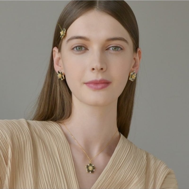 Dana Burton Balloon Flower Mother-of-Pearl Hairpin