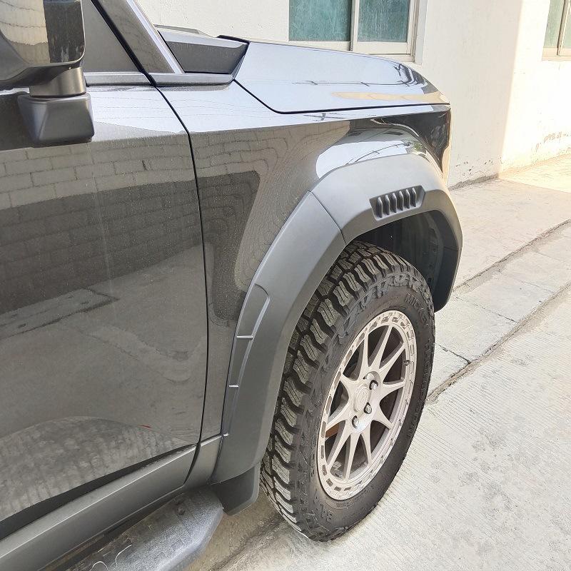 Prado LC250 Fender Flares Wheel Arch: Custom Modification, Widened and Thickened for Enhanced Installation