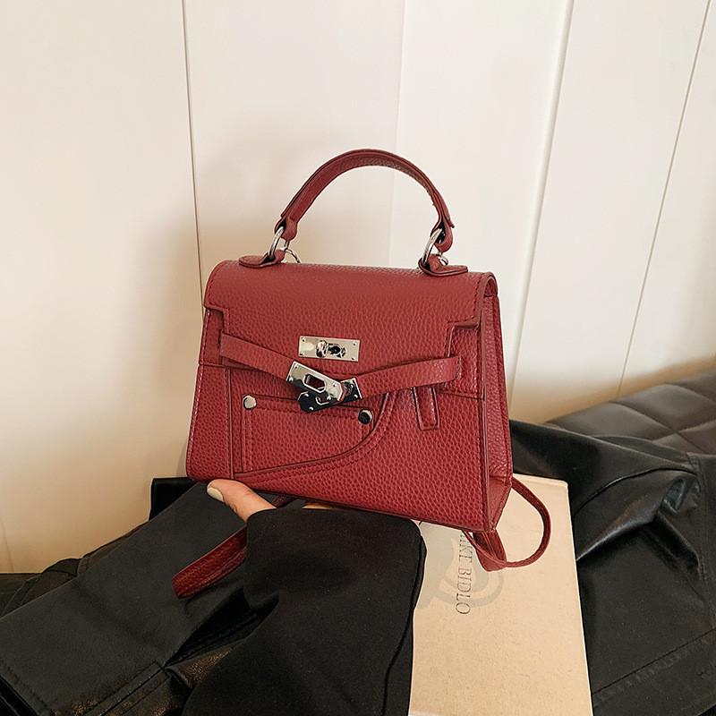 

Chic White Versatile One Shoulder Handbag Fashionable Mini Square Purse For Women червоний