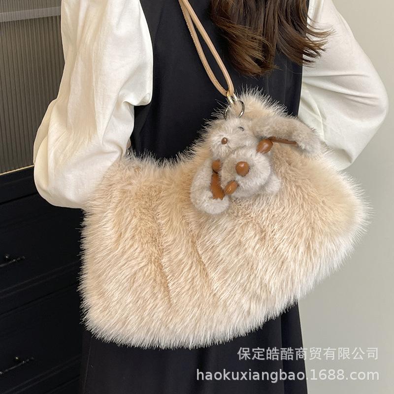 Plush bag women's large capacity 2025 new autumn and winter versatile casual single shoulder underarm bag, fluffy dumpling bag