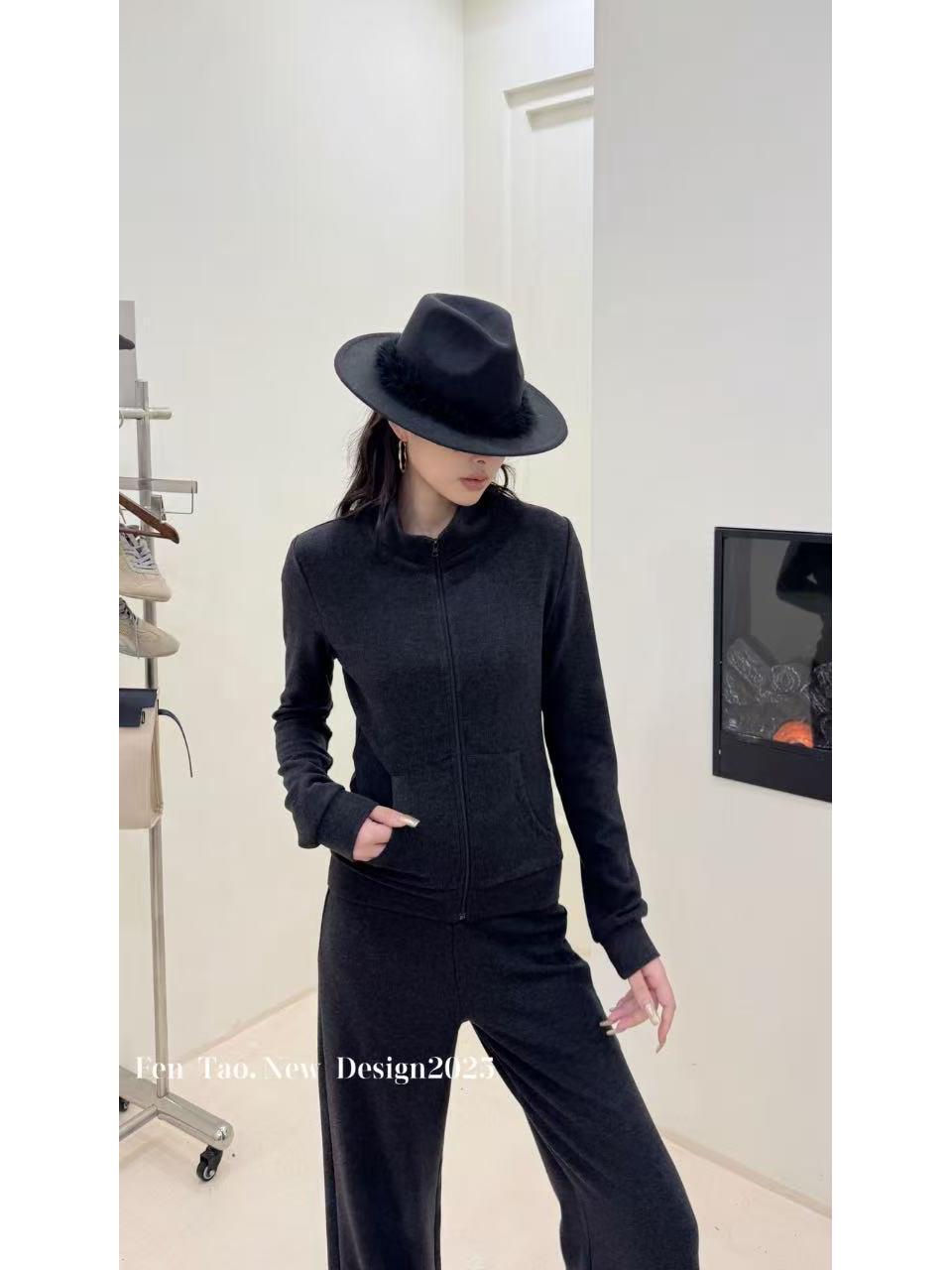 

Women s Slim Fit Wool Sports Suit - Jacket & Straight-Leg Pants, 2025 Trend Large темно-сірий
