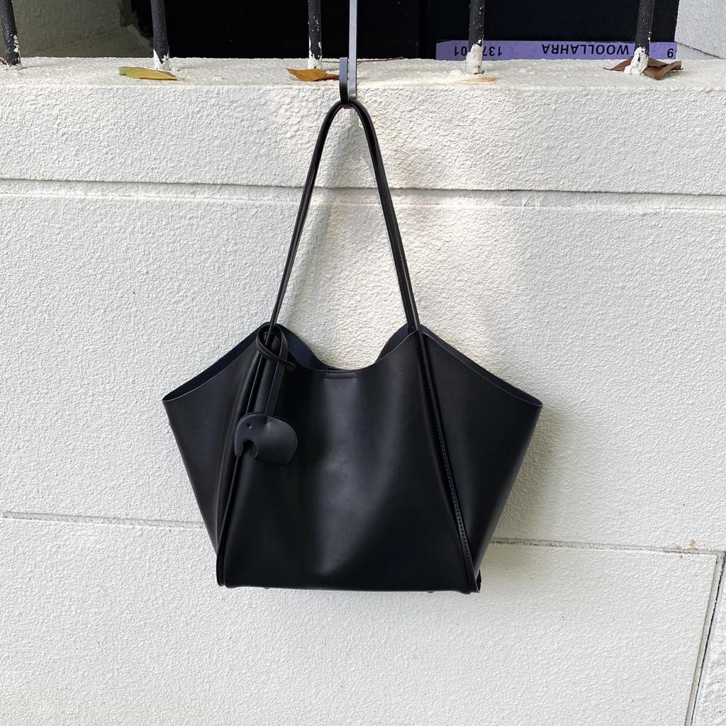 Velká kožená taška Tote z hovězí kůže, Módní a luxusní, Jednoduchá měkká kožená taška Tote na jedno rameno pro dojíždění