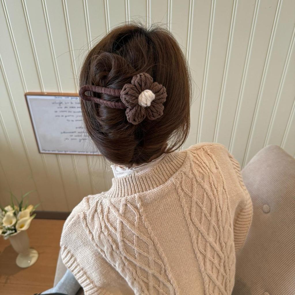 2024 High-End Retro Floral Korean Claw Clip for Women - Duckbill Style for Elegant Updo