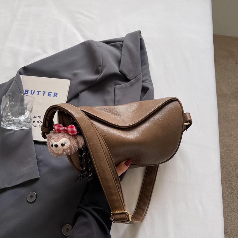 Сумка осенняя сумка-мессенджер новая ретро однотонная высокая ценность модная сумка-пельмень модная на плечо под мышку хаки 2760₽