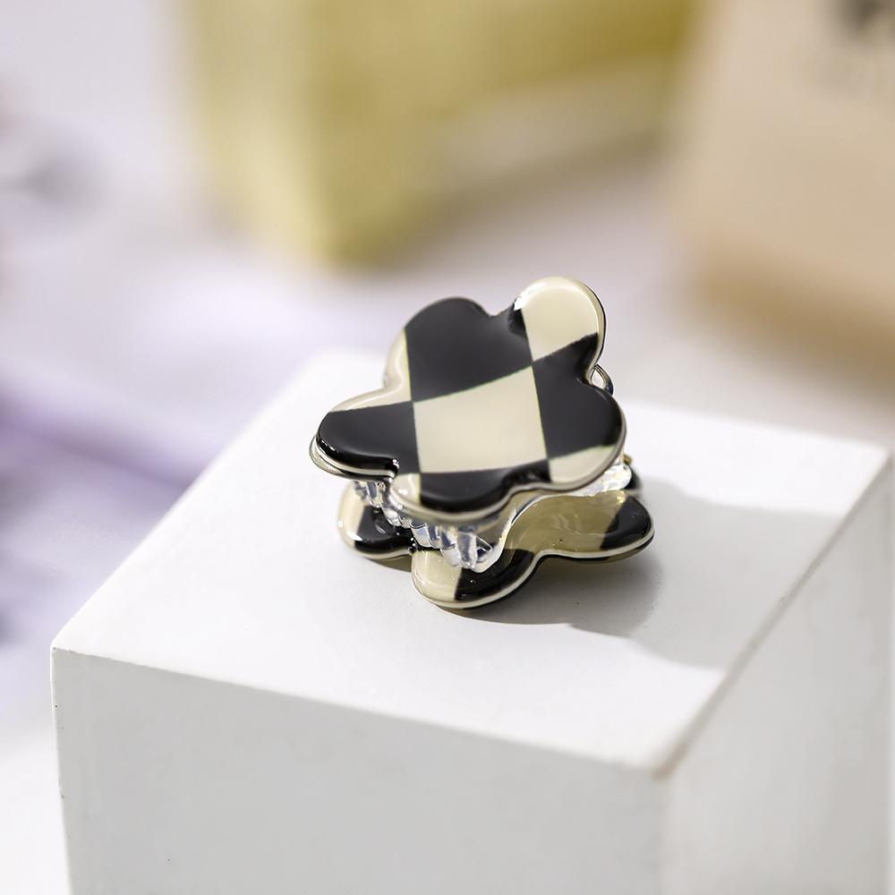 2023 Black and White Small Hair Claws Women's Fashion Temperament Hair Can Clip Elegant Hair Accessories