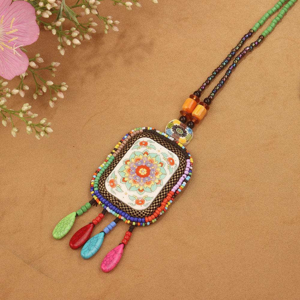 Nepálské šperky v etnickém stylu, kožený náhrdelník, exotický design, ručně tkané vintage bohémské předměty