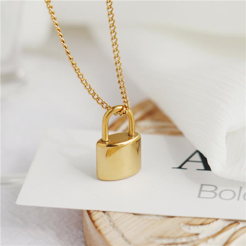 18K Gold-Plated Minimalist Lock Necklace – Short Titanium Steel Clavicle Chain