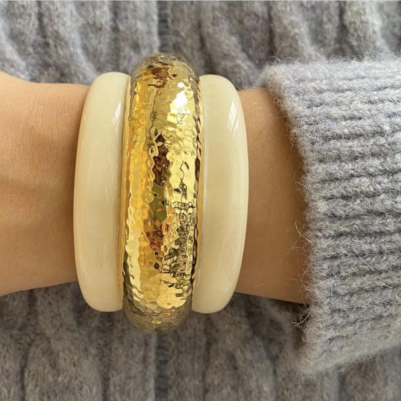 Mao Xiaotong Französisches Design Emaille-Ring & Aurelie Bidermann Schwarz/Weiß Breites Armband